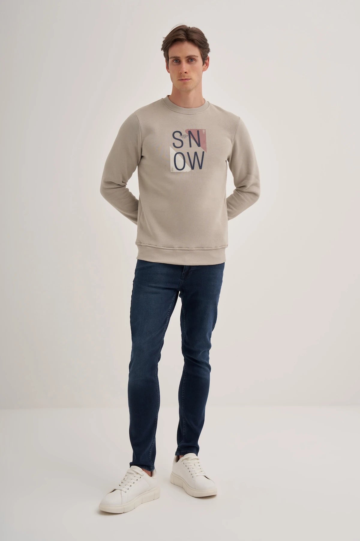 Stylized SNOW Print Cotton Blend Regular Fit Sweatshirt