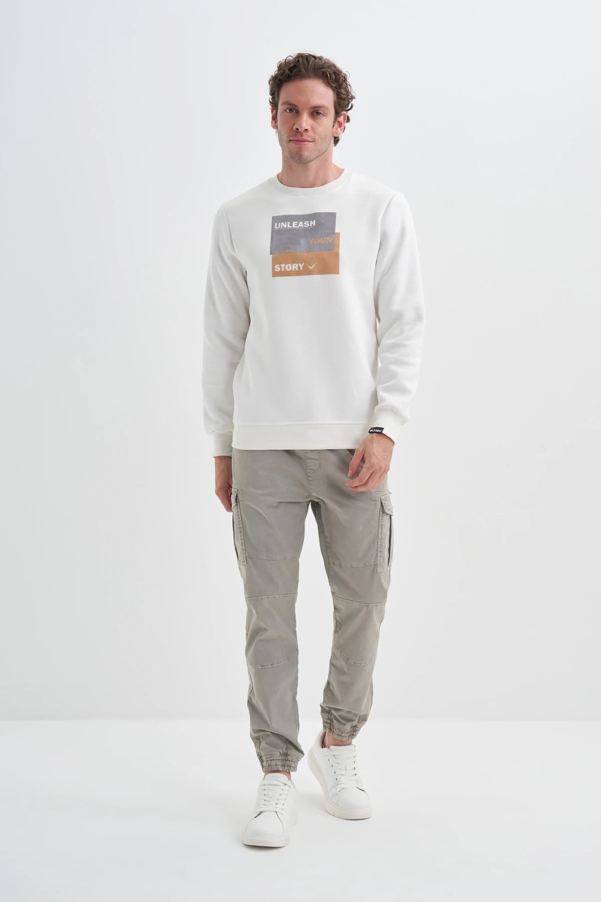 UNLEASH STORY Graphic Cotton Blend Relaxed Fit Sweatshirt