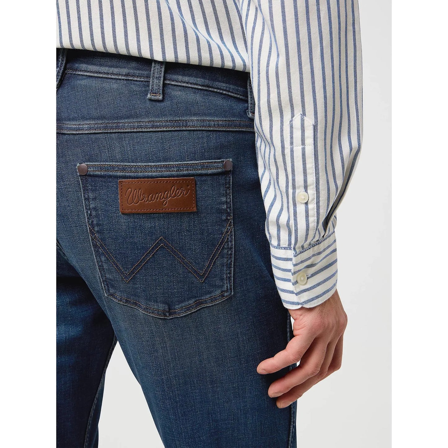 Wrangler Greensboro 803 Regular Straight in Marine Tint