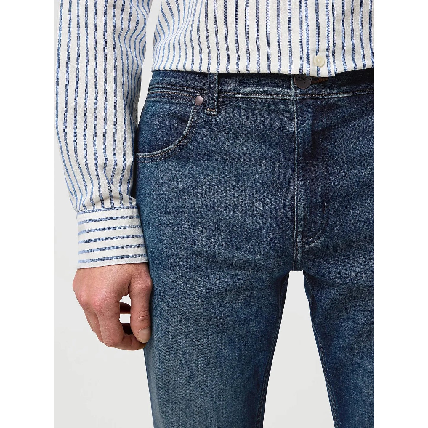 Wrangler Greensboro 803 Regular Straight in Marine Tint